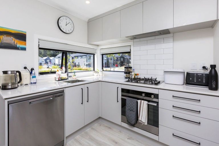 Photo of property in 1 Raeble Walkington Lane, Wallaceville, Upper Hutt, 5018