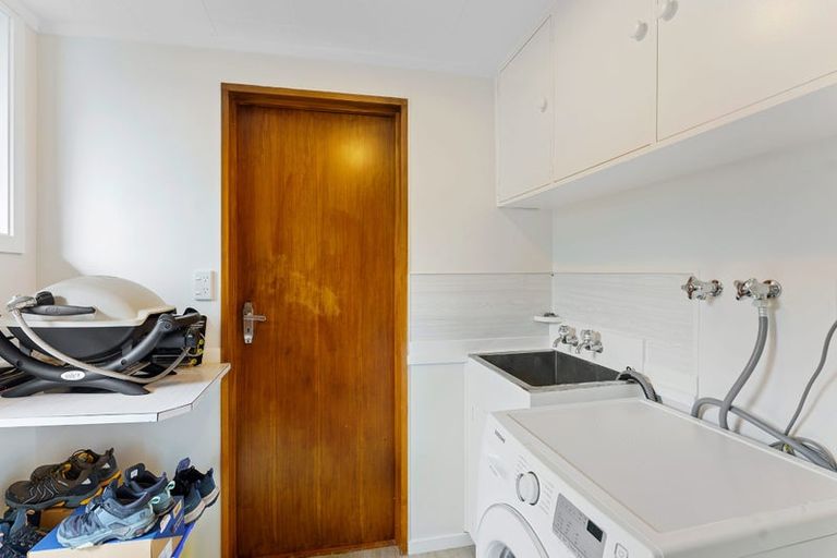 Photo of property in 17 Rewarewa Crescent, Waikanae, 5036