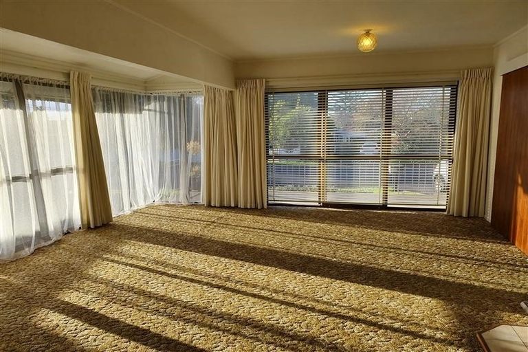 Photo of property in 1 Ti Nana Crescent, Henderson, Auckland, 0610