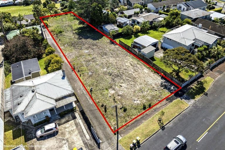 Photo of property in 1 Pleasant Road, Glen Eden, Auckland, 0602