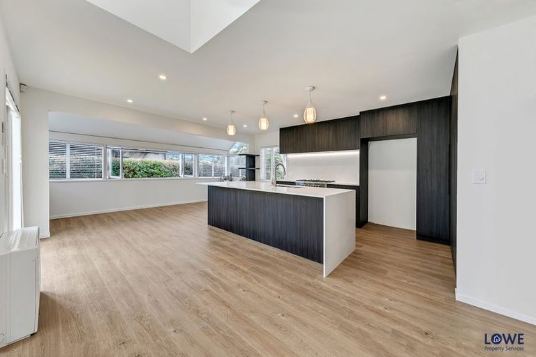 Photo of property in 1/2 Hauraki Road, Hauraki, Auckland, 0622