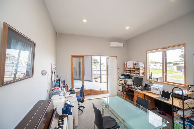 Photo of property in 27 Hall Place, Foxton Beach, Foxton, 4815