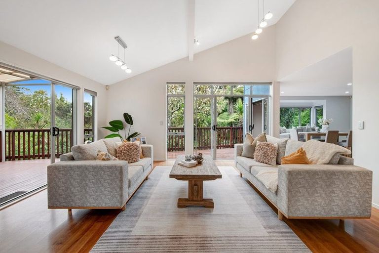 Photo of property in 9 Springwater Vale, Unsworth Heights, Auckland, 0632