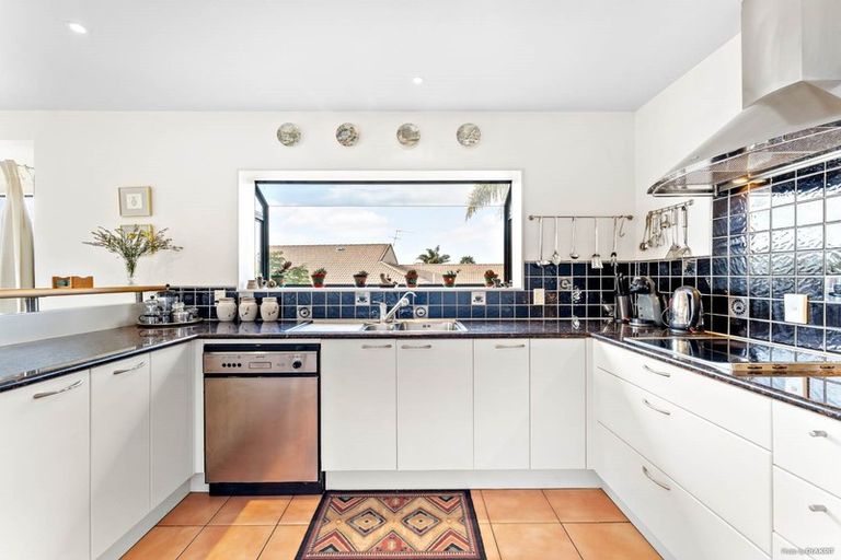 Photo of property in 16 Sunny Crescent, Huapai, Kumeu, 0810