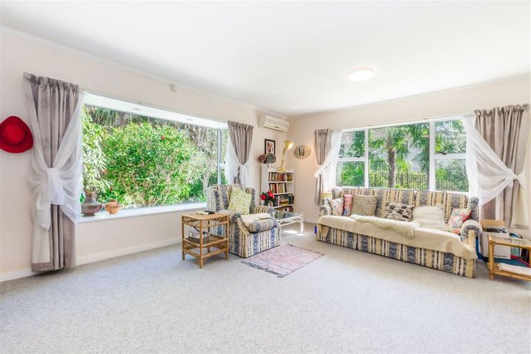 Photo of property in 8a Fleetwood Grove, Waikanae, 5036