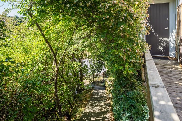 Photo of property in 47 Airlie Road, Plimmerton, Porirua, 5026