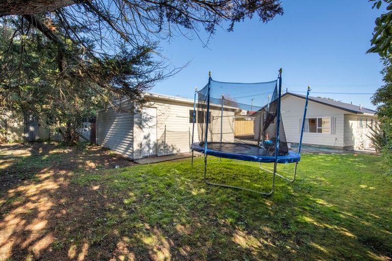 Photo of property in 43 Levant Street, Cannons Creek, Porirua, 5024
