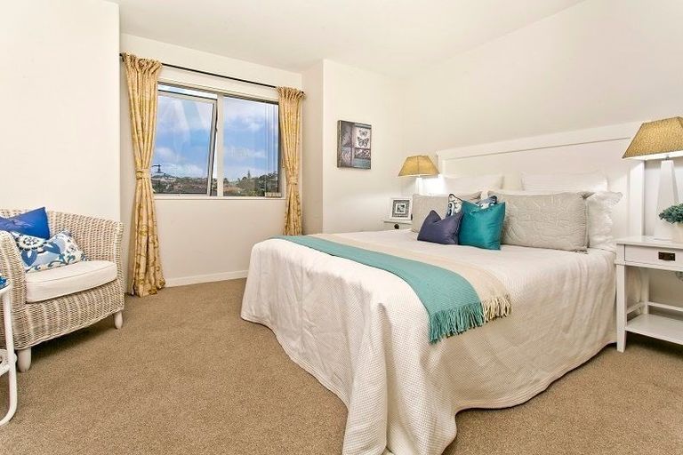 Photo of property in 26 Ballyboe Place, Pinehill, Auckland, 0632