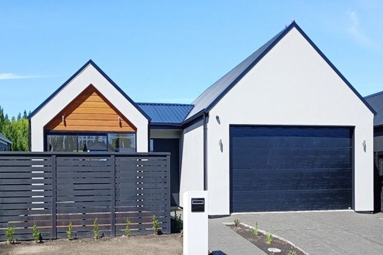 Photo of property in 34 Kiekie Road, Casebrook, 8051