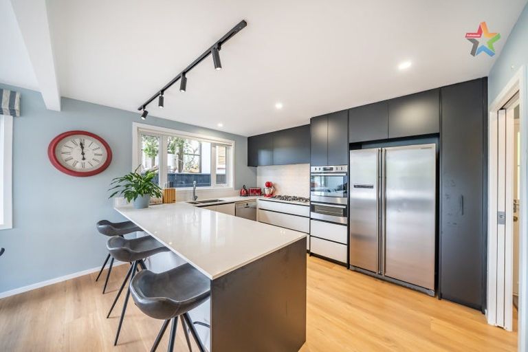 Photo of property in 27 Wyndrum Avenue, Waterloo, Lower Hutt, 5011