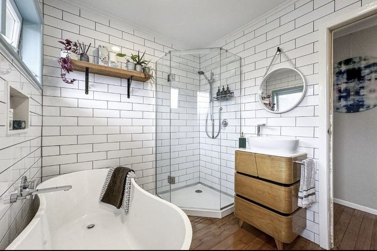 Photo of property in 97 Wallace Road, Mangere Bridge, Auckland, 2022