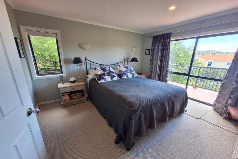 Photo of property in 44 Parkwood Crescent, Gulf Harbour, Whangaparaoa, 0930