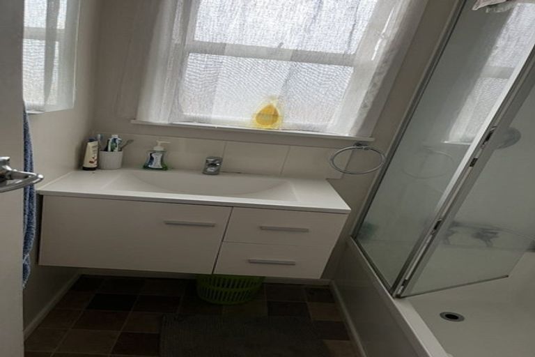 Photo of property in 1/7 The Rosebowl, Sunnyhills, Auckland, 2010