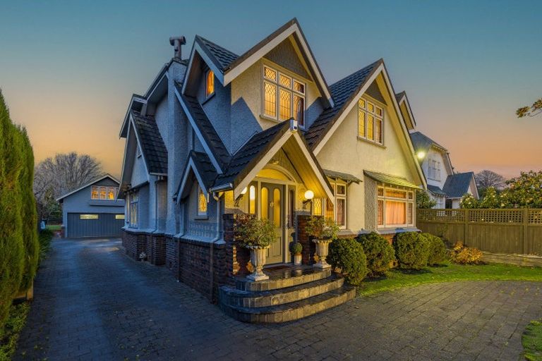 Photo of property in 209 Victoria Avenue, Hokowhitu, Palmerston North, 4410