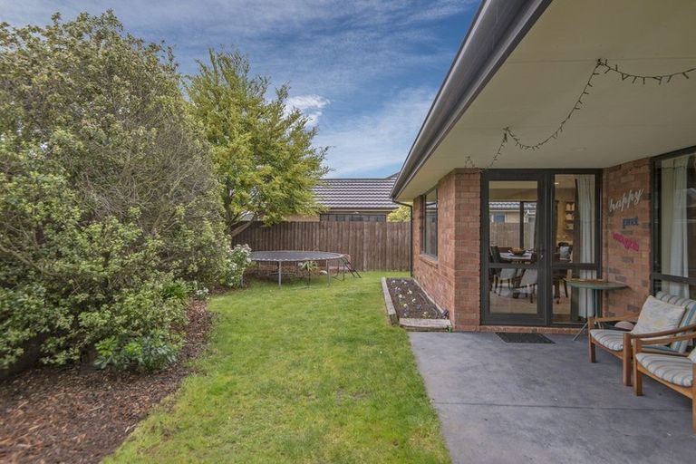 Photo of property in 19 Pohutukawa Crescent, Parklands, Christchurch, 8083