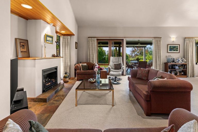 Photo of property in 33 Hikanui Drive, Havelock North, 4130