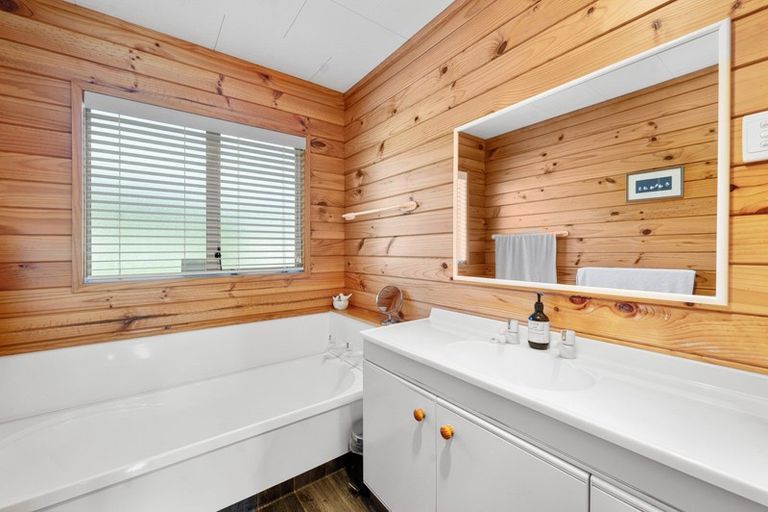 Photo of property in 26 Angela Place, Kinloch, Taupo, 3377