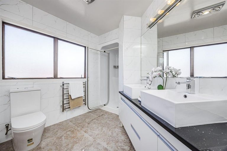 Photo of property in 6 Majesty Place, Half Moon Bay, Auckland, 2012