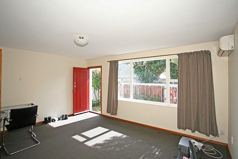 Photo of property in 2/28 Peer Street, Upper Riccarton, Christchurch, 8041