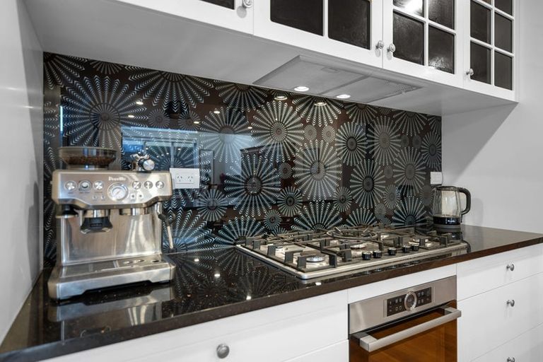 Photo of property in 6 Taraire Place, Orewa, 0931