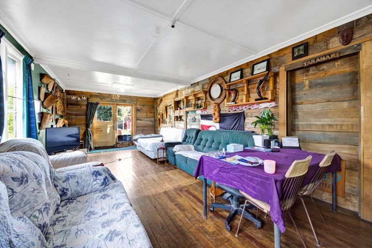 Photo of property in 244 Egmont Street, Patea, 4520