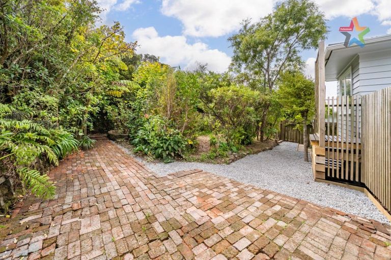 Photo of property in 64 Oakleigh Street, Maungaraki, Lower Hutt, 5010