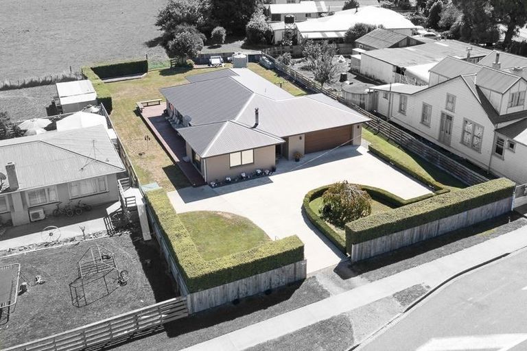 Photo of property in 1465 Kimbolton Road, Cheltenham, Feilding, 4777