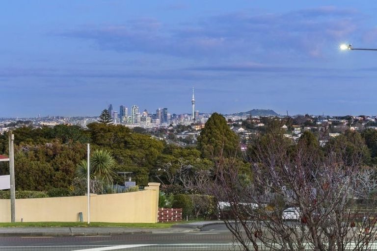 Photo of property in 148 Coronation Road, Hillcrest, Auckland, 0627