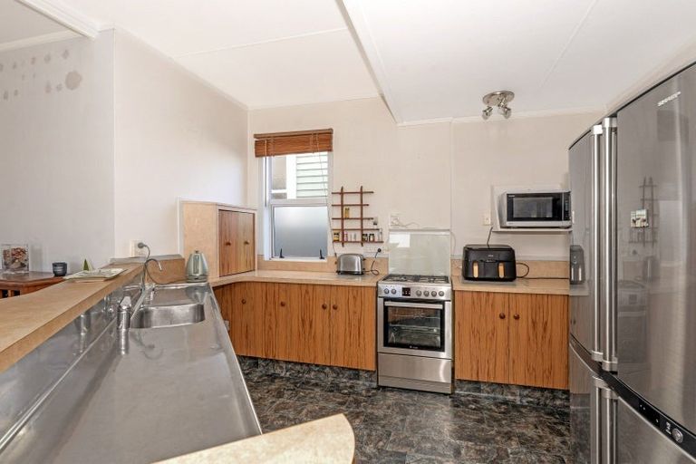 Photo of property in 300 Aberdeen Road, Gisborne, 4010