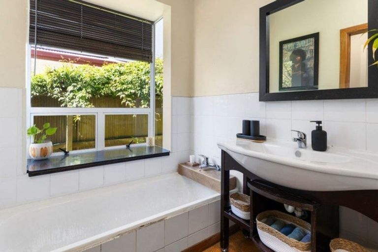 Photo of property in 37 Tainui Street, Somerfield, Christchurch, 8024