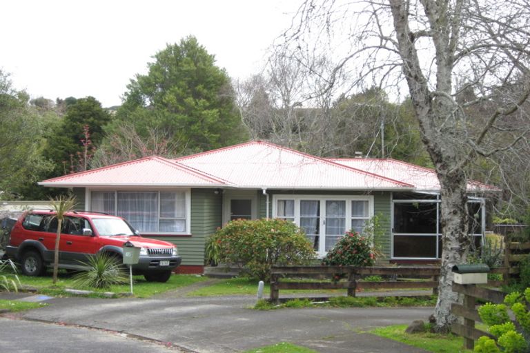 Photo of property in 12 Kendal Place, Merrilands, New Plymouth, 4312