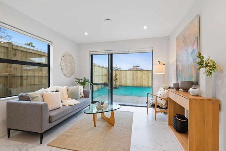 Photo of property in 42 Waituarua Drive, Takanini, 2112