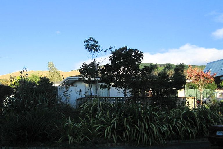 Photo of property in 5 Edgewater Street, Waikanae, 5036