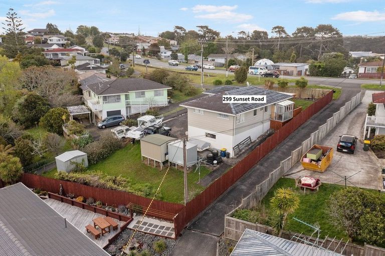 Photo of property in 299 Sunset Road, Sunnynook, Auckland, 0632