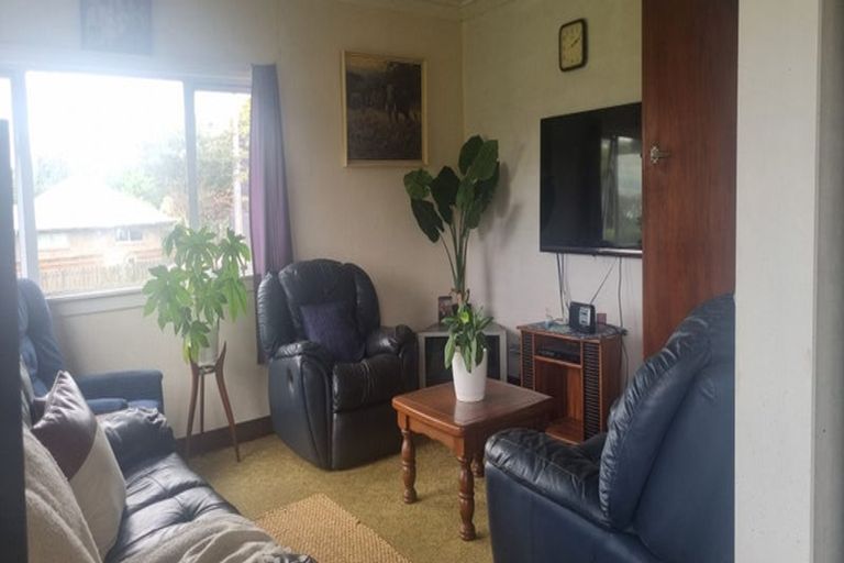 Photo of property in 61 Burns Street, Hawera, 4610