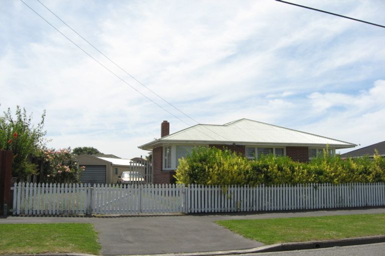 Photo of property in 16 Newport Street, Avondale, Christchurch, 8061