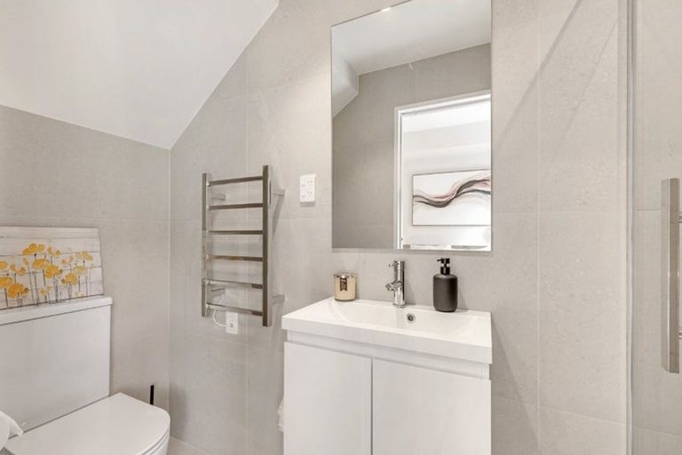 Photo of property in 12 Parenga Lane, Kumeu, 0810