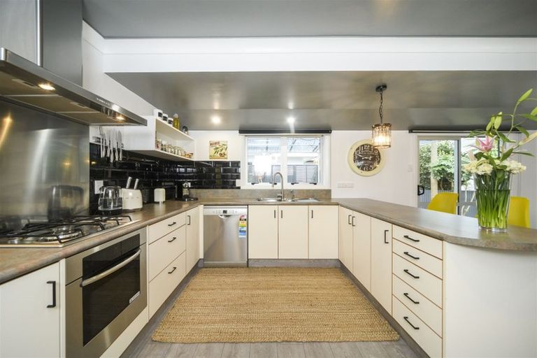 Photo of property in 2 Belmont Place, Terrace End, Palmerston North, 4410