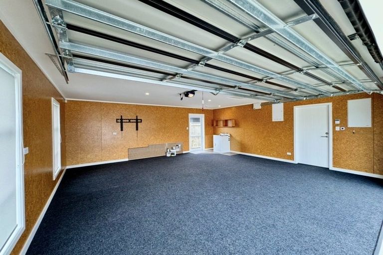 Photo of property in 31 Freedom Drive, Kelvin Grove, Palmerston North, 4414