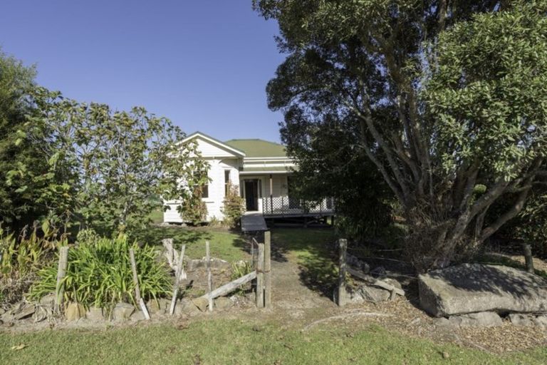 Photo of property in 56 Waikare Road, Kawakawa, 0282
