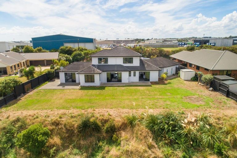 Photo of property in 69 Royal Oak Drive, Kelvin Grove, Palmerston North, 4414