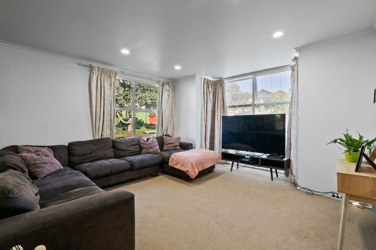Photo of property in 27 The Track, Takanini, 2112