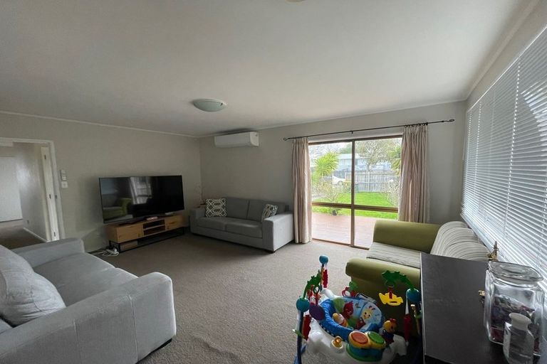 Photo of property in 15 Lisa Rise, Half Moon Bay, Auckland, 2012
