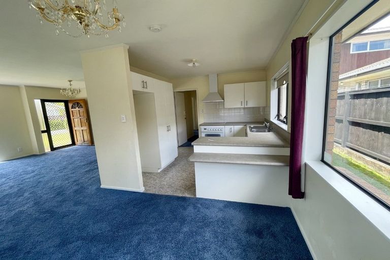 Photo of property in 15b Roberts Road, Te Atatu South, Auckland, 0610