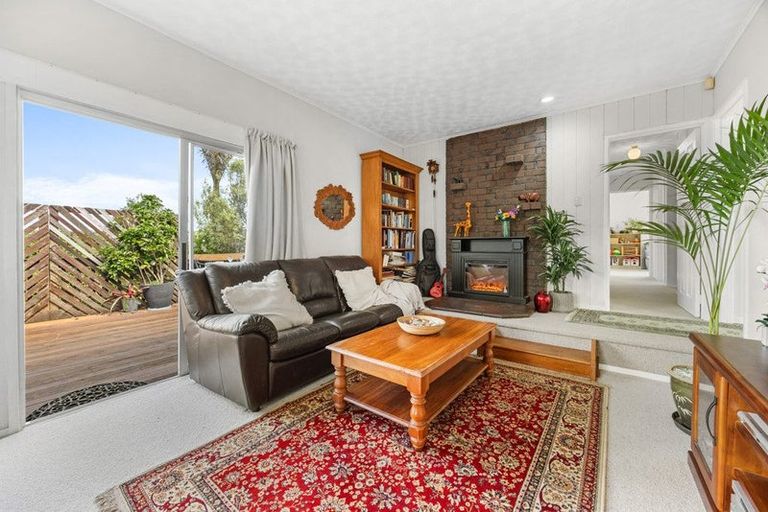 Photo of property in 15 Helleur Road, Massey, Auckland, 0614