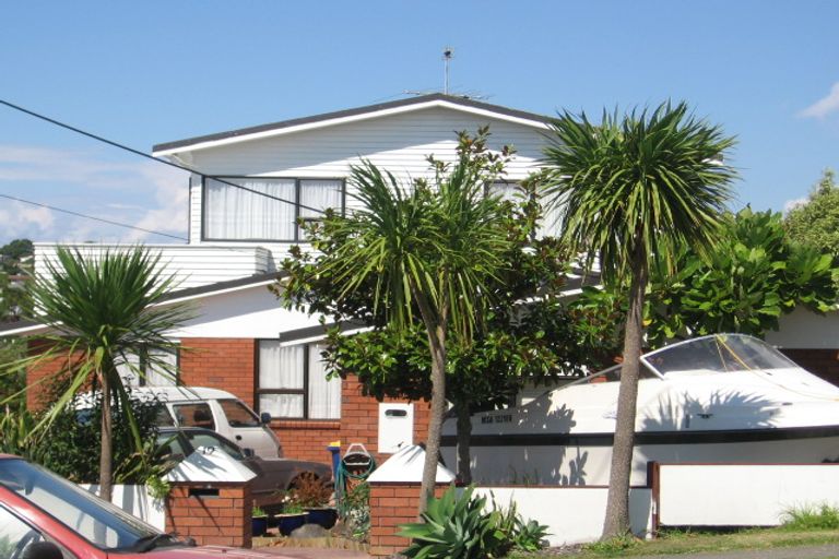 Photo of property in 19 Hyde Road, Rothesay Bay, Auckland, 0630
