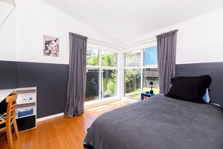 Photo of property in 1/48 Bond Crescent, Forrest Hill, Auckland, 0620