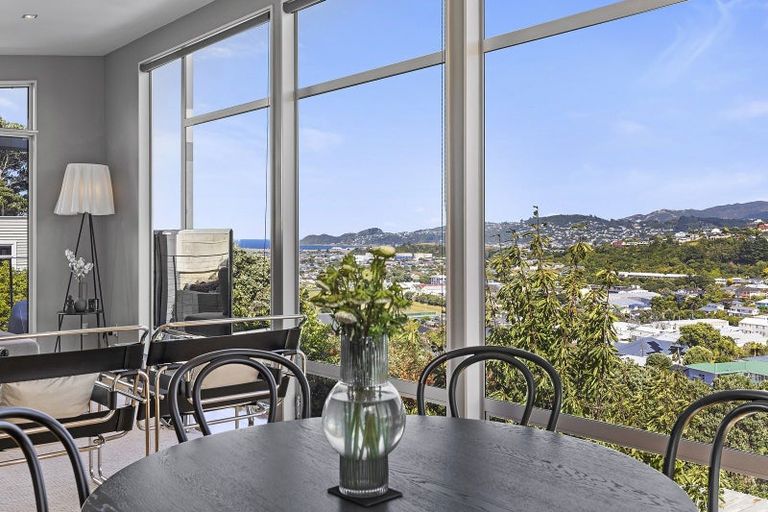 Photo of property in 121 Nevay Road, Miramar, Wellington, 6022