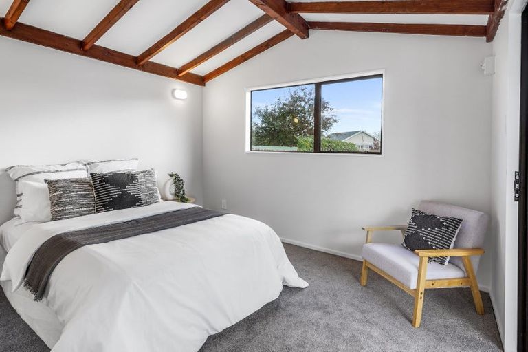 Photo of property in 21 Wainoni Road, Wainoni, Christchurch, 8061