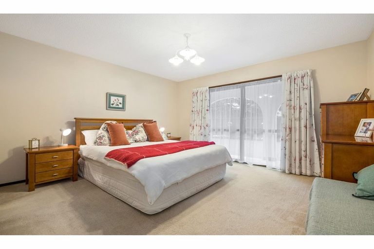 Photo of property in 14 Talltree Avenue, Avonhead, Christchurch, 8042